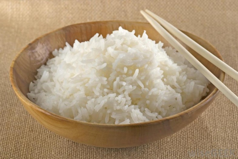 cooked-jasmine-rice-in-a-bowl-with-chopsticks